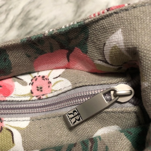 Robin Ruth Canvas Rose Barcelona Crossbody Bag - Picture 4 of 6